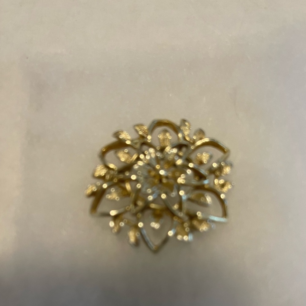 Vintage Sara Coventry goldstone flower brooch